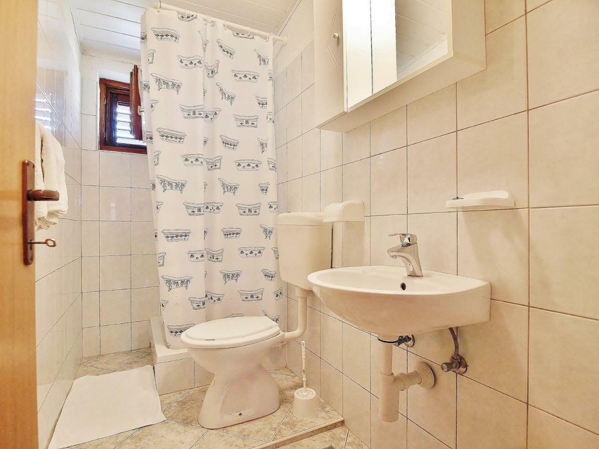 Danijela Apartman *